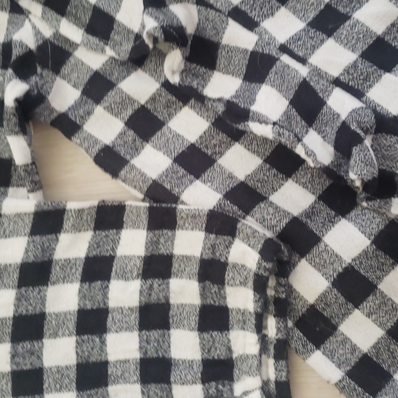 Old Navy Gingham ruffled blouse - Picture 2 of 3